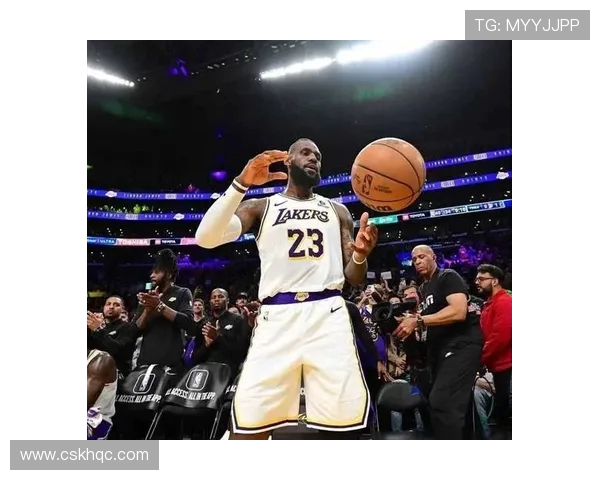 詹姆斯:从篮球场上的传奇到社会影响力的多重角色探索 詹姆斯:从篮球场上的传奇到社会影响力的多重角色探索